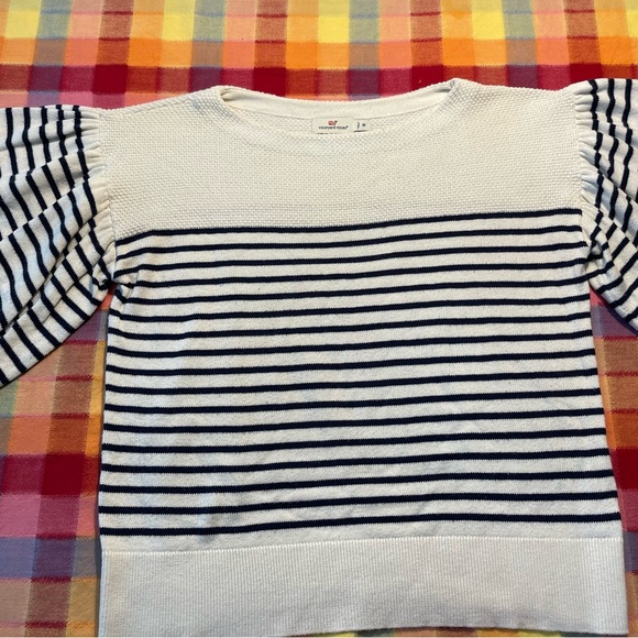 Ladies Vineyard Vines bell sleeve sweater top Size M Navy/cream. - Picture 4 of 4